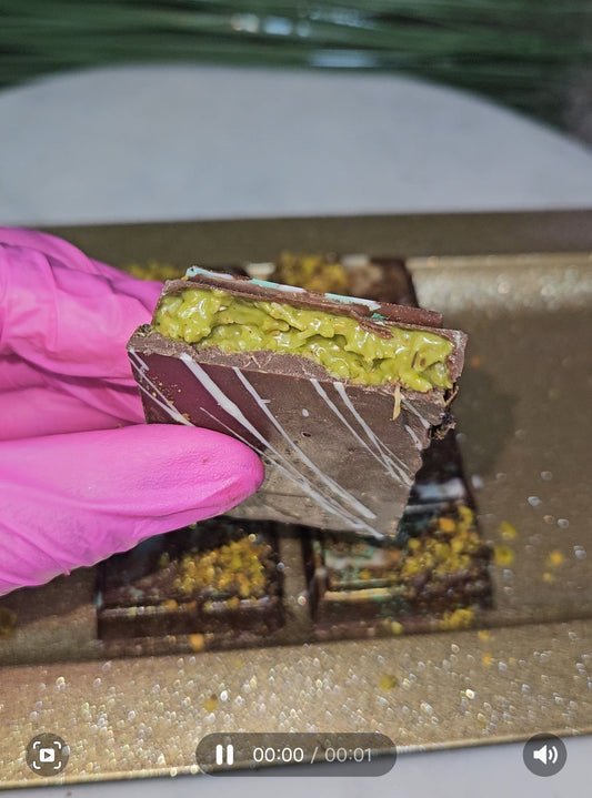 VIRAL "DUBAI PISTACHIO CHOCOLATE BAR "